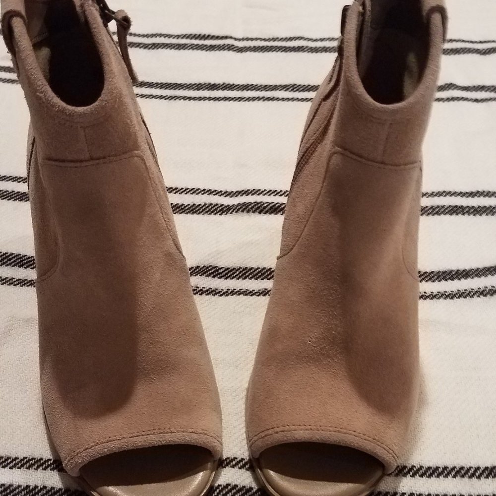 Crown Vintage Frankie Suede Bootie Size 6.5